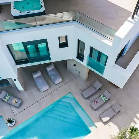 Villa Corus