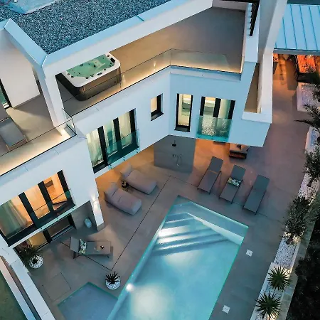 Villa Corus